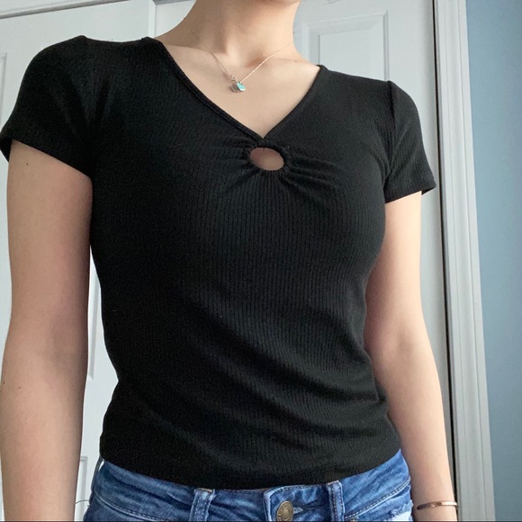 Hollister Black Key Hole Tee - Picture 3 of 8